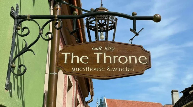 Logo The Throne Guesthouse - Sighisoara